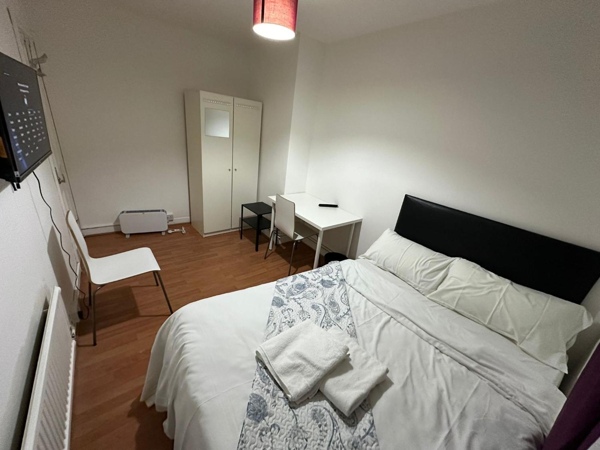 In Tower Bridge Minutes Walk From Bethnal Green, Free Wifi Londra