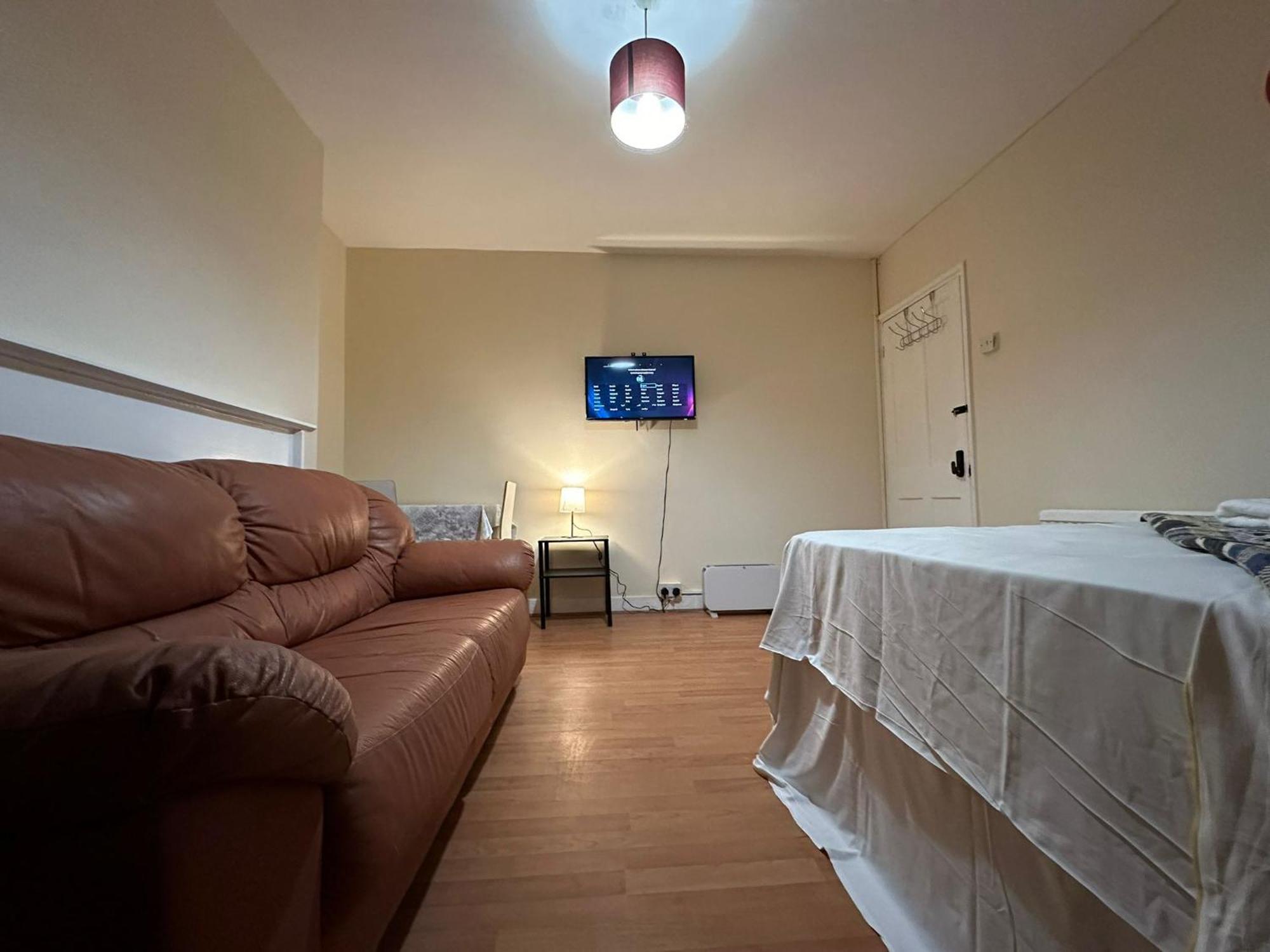 In Tower Bridge Minutes Walk From Bethnal Green, Free Wifi Appartamento
