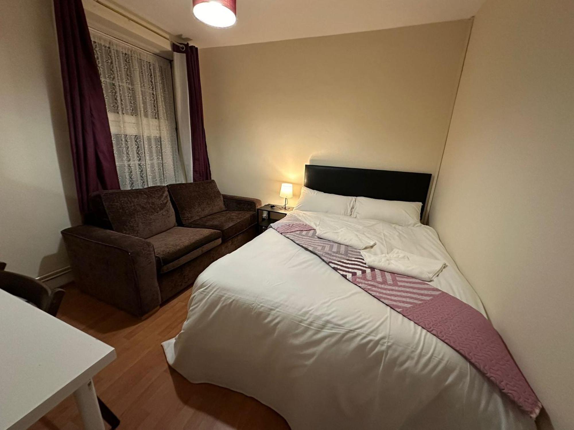 In Tower Bridge Minutes Walk From Bethnal Green, Free Wifi Londra